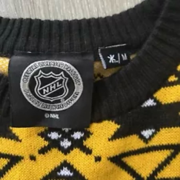Boston Bruins Holiday Christmas Sweater Size Medium Snowflakes - Picture 3 of 4